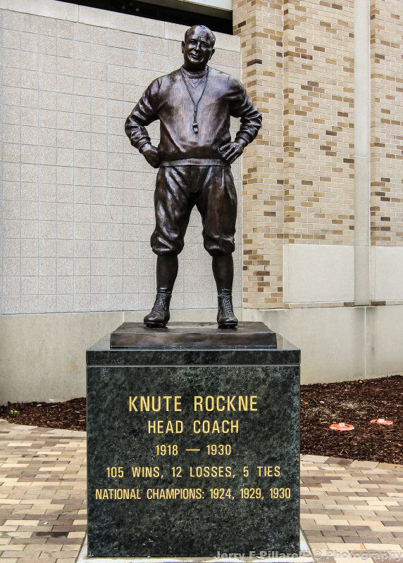 knute-rockne-statue.jpg
